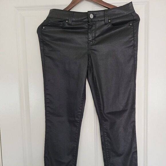 White House Black Market Pants - White House Black Market  skimmer pants size 2